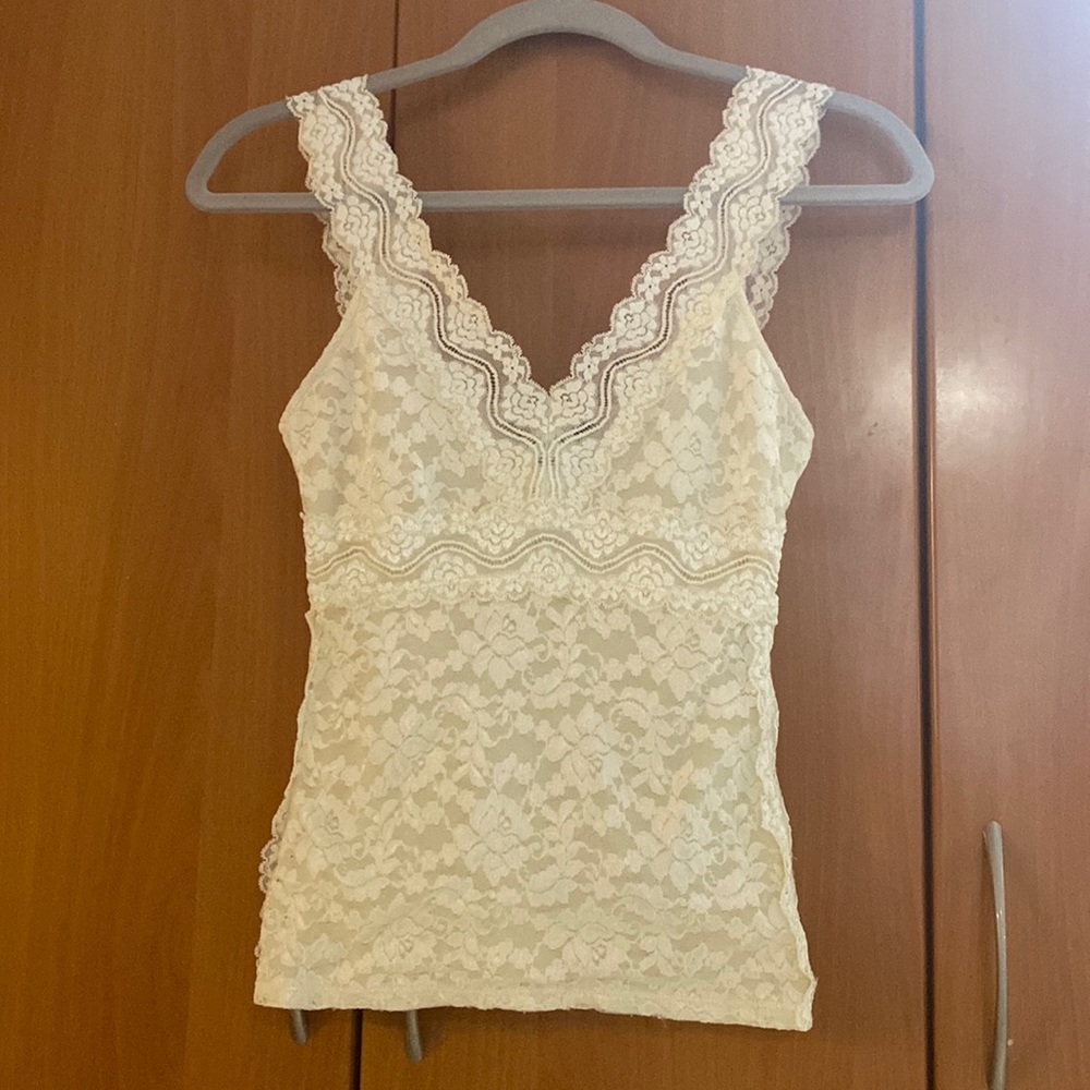 Creme colored lace tank top in xs.